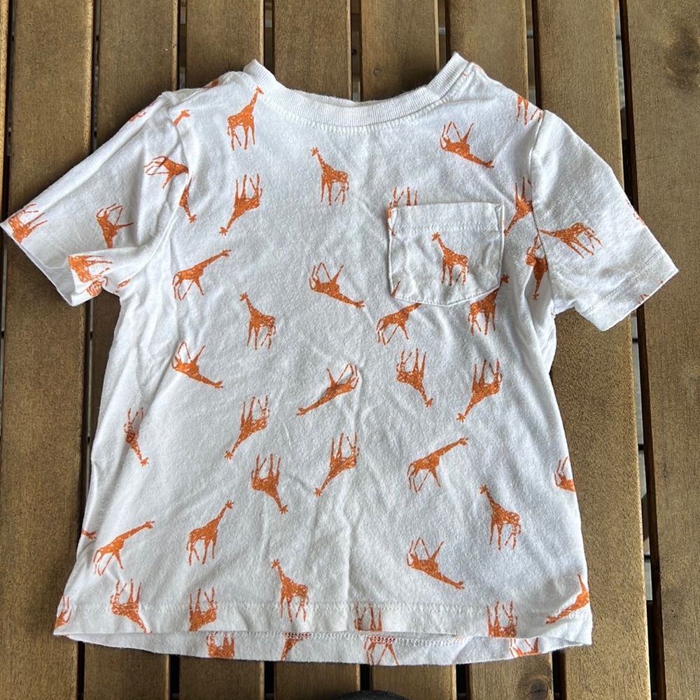 Old Navy Giraffe Tee🦒